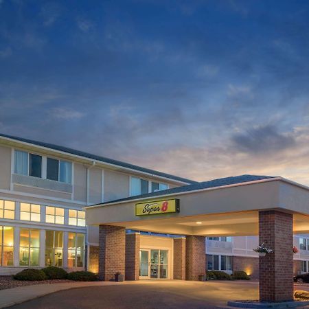 Super 8 By Wyndham Menomonie Wi Motel Екстериор снимка
